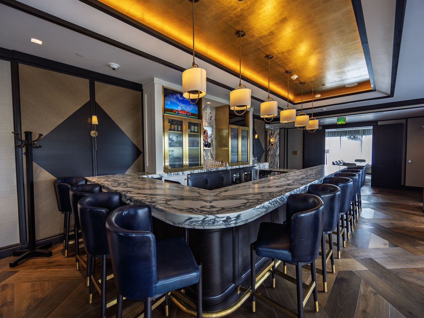 Private bar and lounge in the residents’ club at 706 Mission